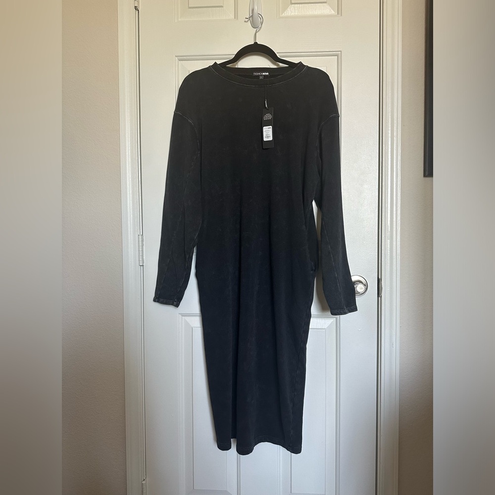 Fashion Nova Loose Sweatshirt Midi Dress - size Small- with tag.
